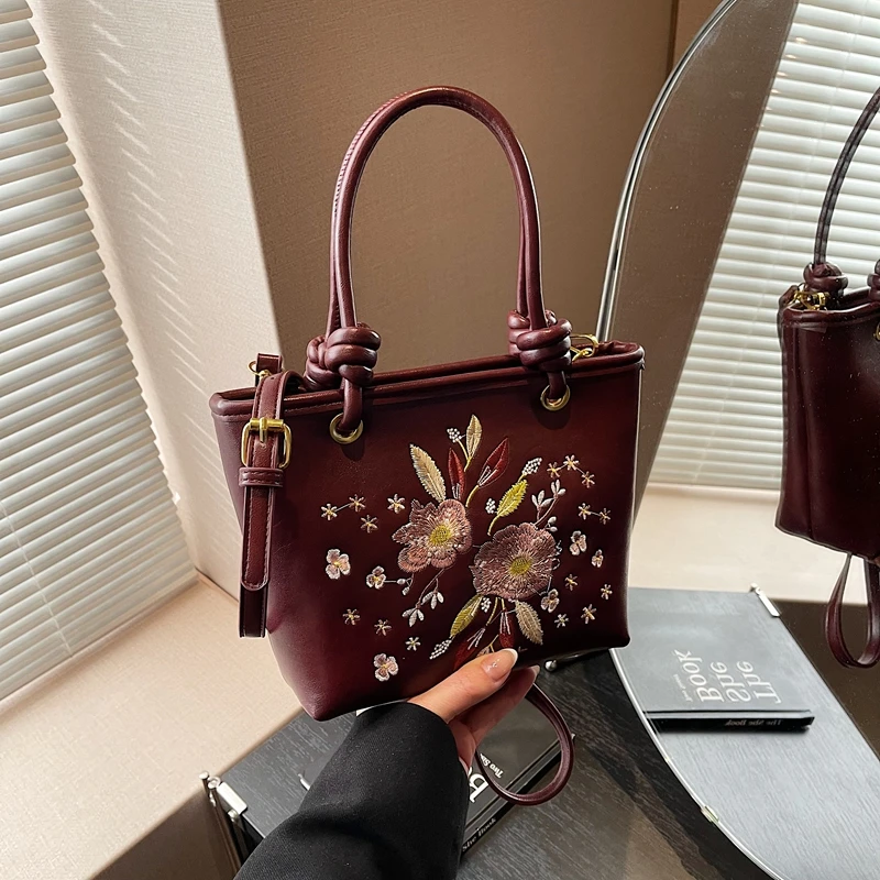 

Exquisite Embroidered PU Zipper Crossbody Bags 2025 Spring New Design Versatile Interior Zipper Pocket Women's Handbag