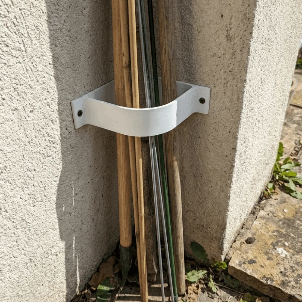 Gardening Tools Organizer - 壁掛け式コーナーツール収納ラック、頑丈なドリル取り付けツール収納ブラケット、プラスチック製ポールオーガナイザーラック（庭用）