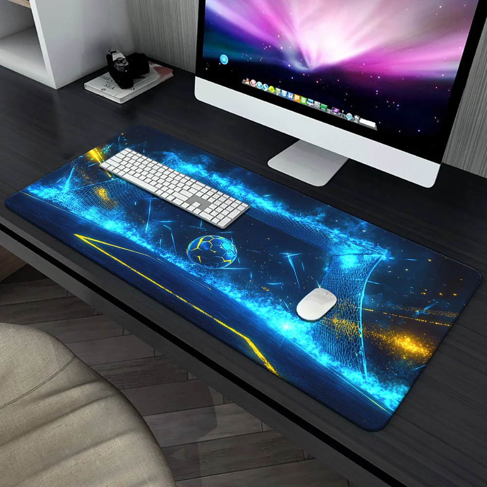 Alfombrilla de ratón para juegos |   Diseño vibrante de portería de fútbol |   Azul neón multicolor y amarillo |   Base de goma antideslizante |   Tapete de escritorio impermeable para