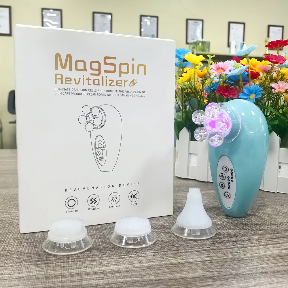 Draagbaar 4-in-1 gezichtshuidliftapparaat Gezichtssiliconenborstelreiniger Elektrische gezichtsreinigingsborstel voor diepe reiniging