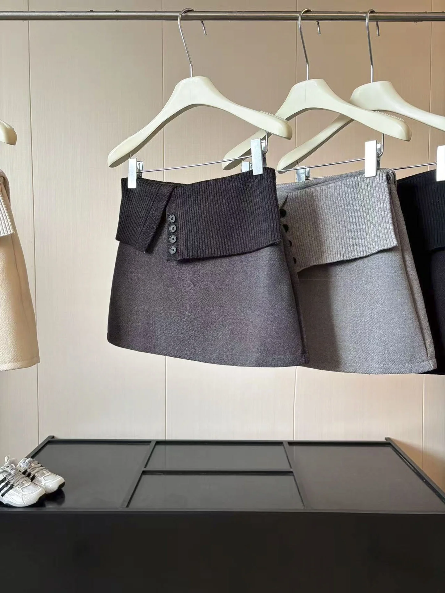 DIYI Grey Button Short Skirt Women's Fashionable Autumn 2026 High Waist A-Line  Skirt Polyester Fiber Fake Two-Piece Suit