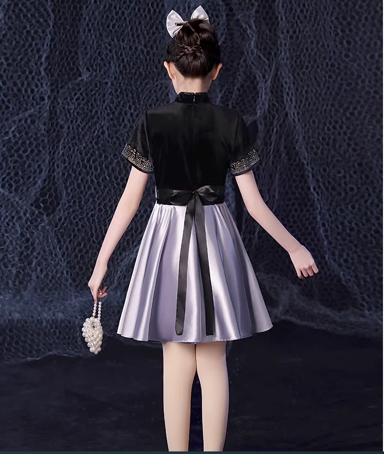 Trajes femininos do desempenho do coro