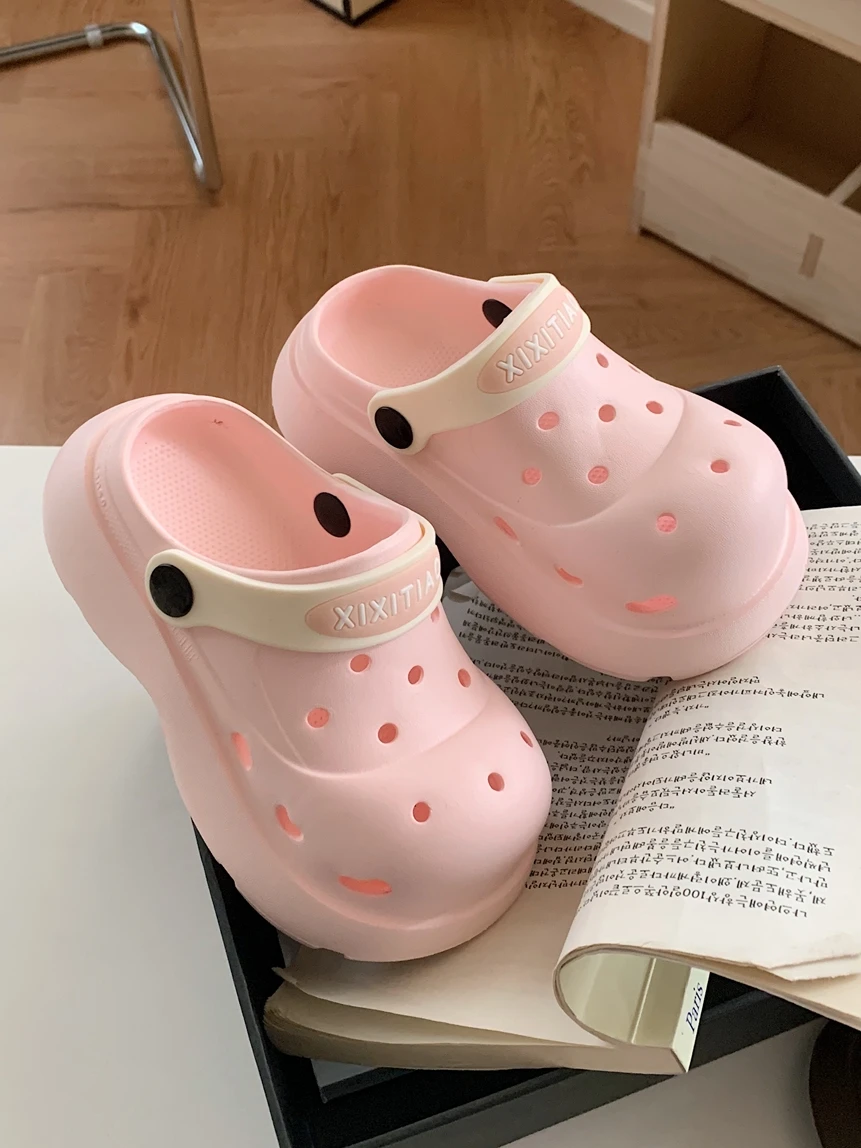 Women Garden Sandals Shoes Thick Sole Beach Slippers Cool And Versatile Hole Shoes Fashionable 2024 Summer Women Slippers