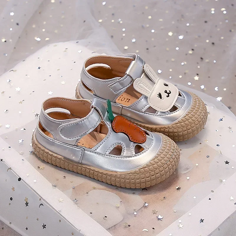 

Kids Flat Shoes Toes Capped Anti-kicked Girls Sandals Hollowed-out Breathable 2025 Summer New Children Beach Shoes Cute Rabbit