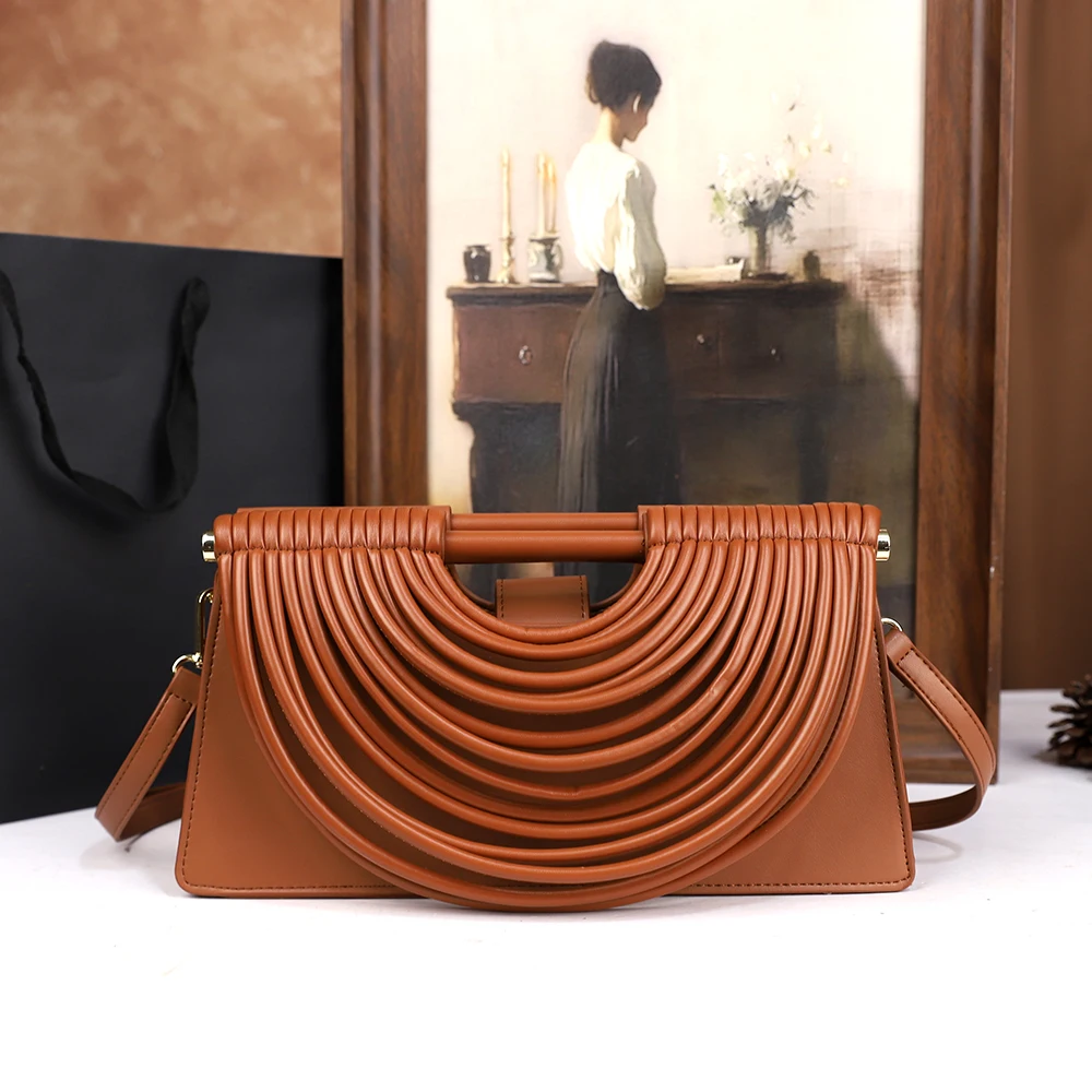 Die neue handgewebte Tasche aus dem Jahr 2025, ist eine einzigartige, hochwertige, individuelle und modische Handtasche für Damen