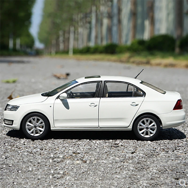 Skoda Xinrui 1:18 original 2016 Skoda alloy automobile model