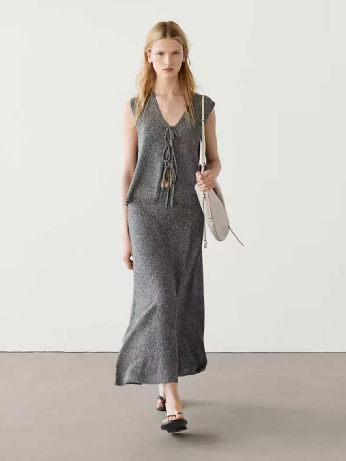 

MD Women's Faion Set Casual Knitted Vest with Bow Design And Flared Skirt Autumn New Arrival ay Color