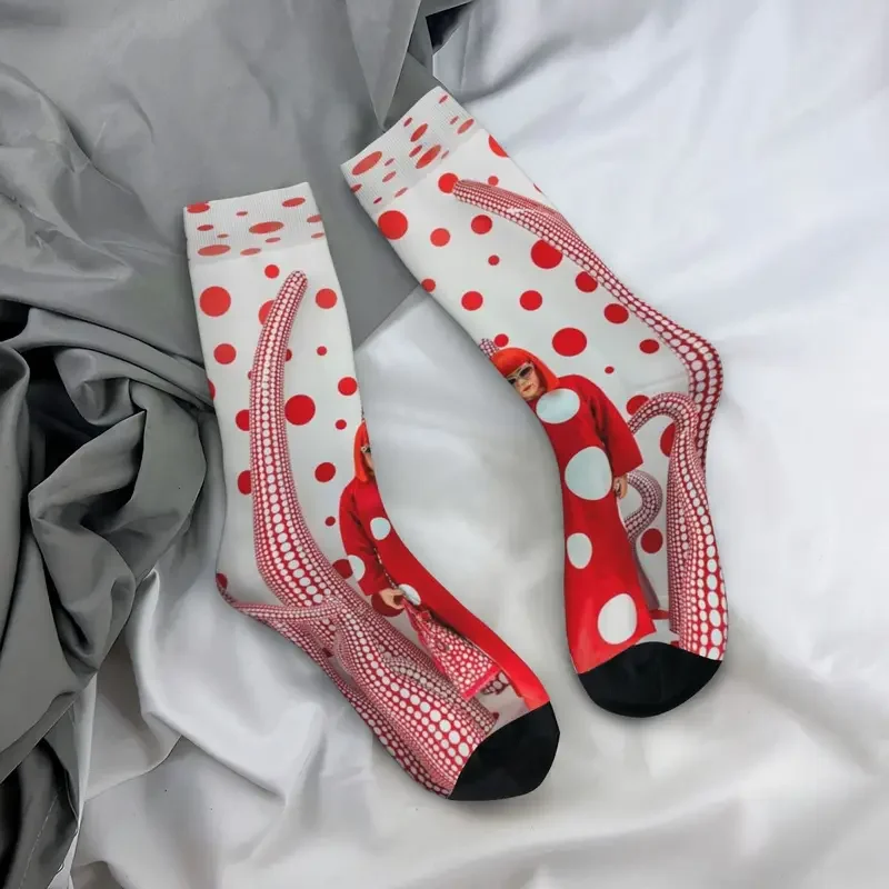 Calcetines de tubo medio para hombre y mujer, medias con diseño de Yayoi Kusama, arte divertido, misterio, Harajuku, primavera, verano, otoño e invierno, regalo, Y2K