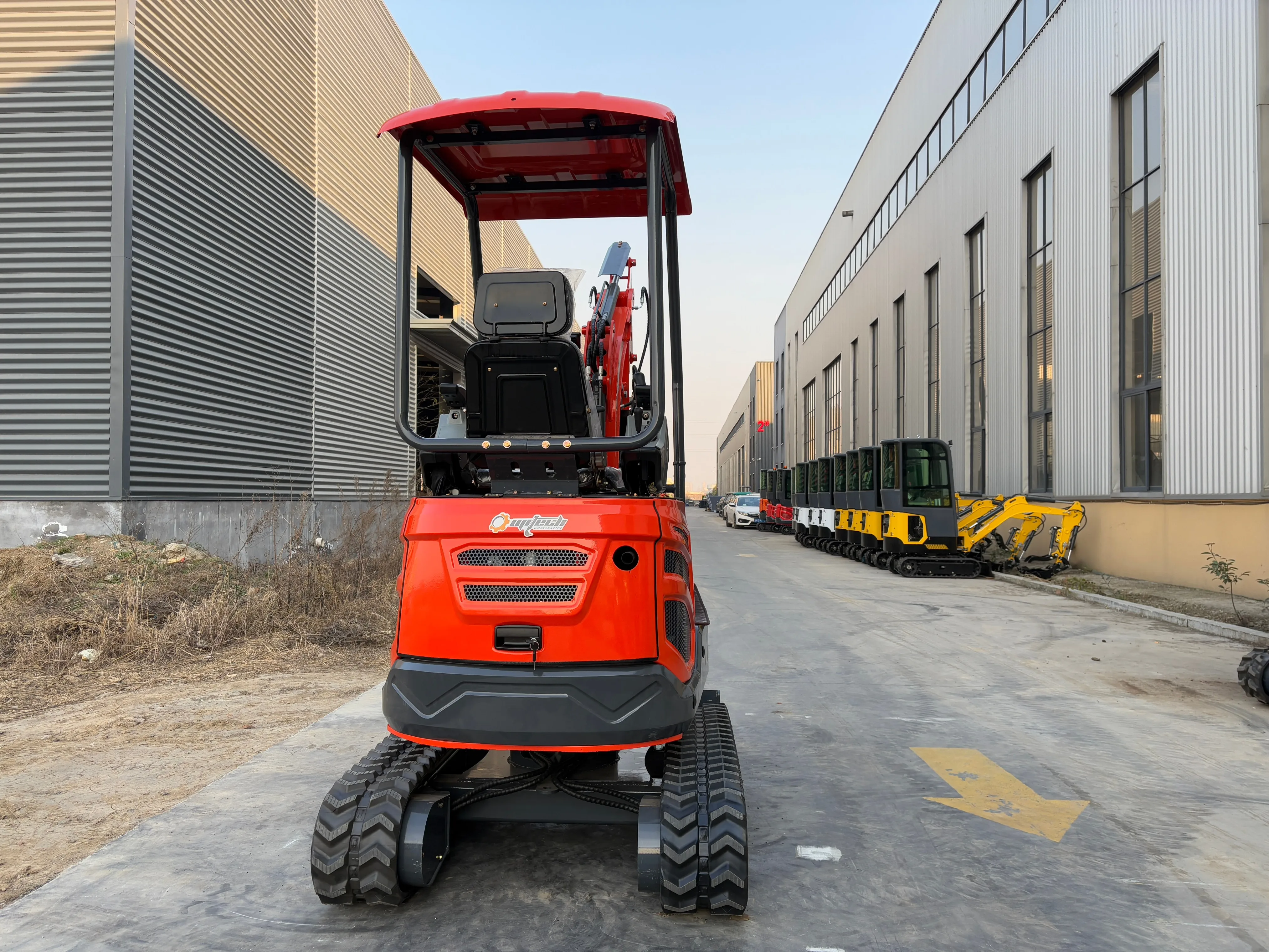 Customized Earthmoving Machinery Mini Excavator, Agricultural Small Excavator, Crawler Excavator, Small Excavator with Tilt Buck