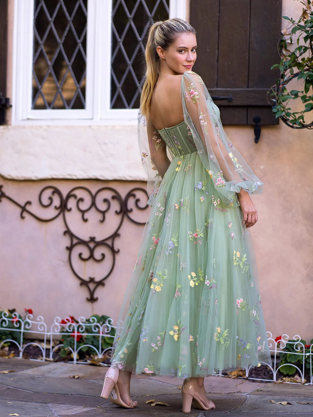 Vestido de graduación con bordado de corazón para mujer, una línea de té, tul verde, mangas abullonadas, corsé Floral, Midi, vestidos formales de fiesta de noche