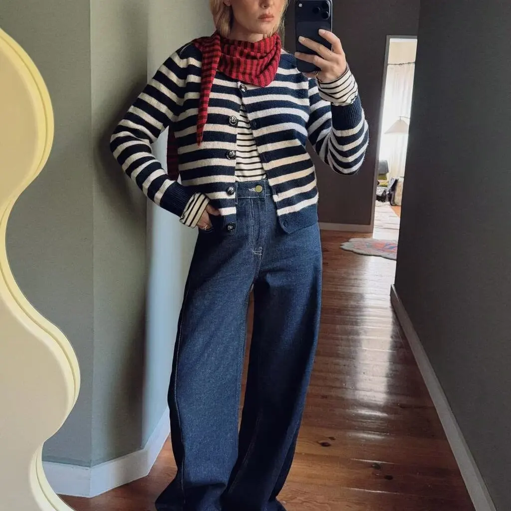 เสื้อไหมพรมลายทางแฟชั่น รุ่นใหม่ล่าสุด สำหรับฤดูใบไม้ร่วงและฤดูหนาว สไตล์สตรีท แขนยาว ทรงหลวม ปิดกระดุมด้านหน้า ผ้าโพลีเอสเตอร์