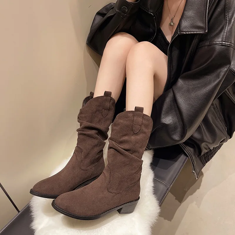 

Cow hide velvet Coarse-legged and wrinkled ankle boots in a large size are simple and comfortable perfect for winter casual wear