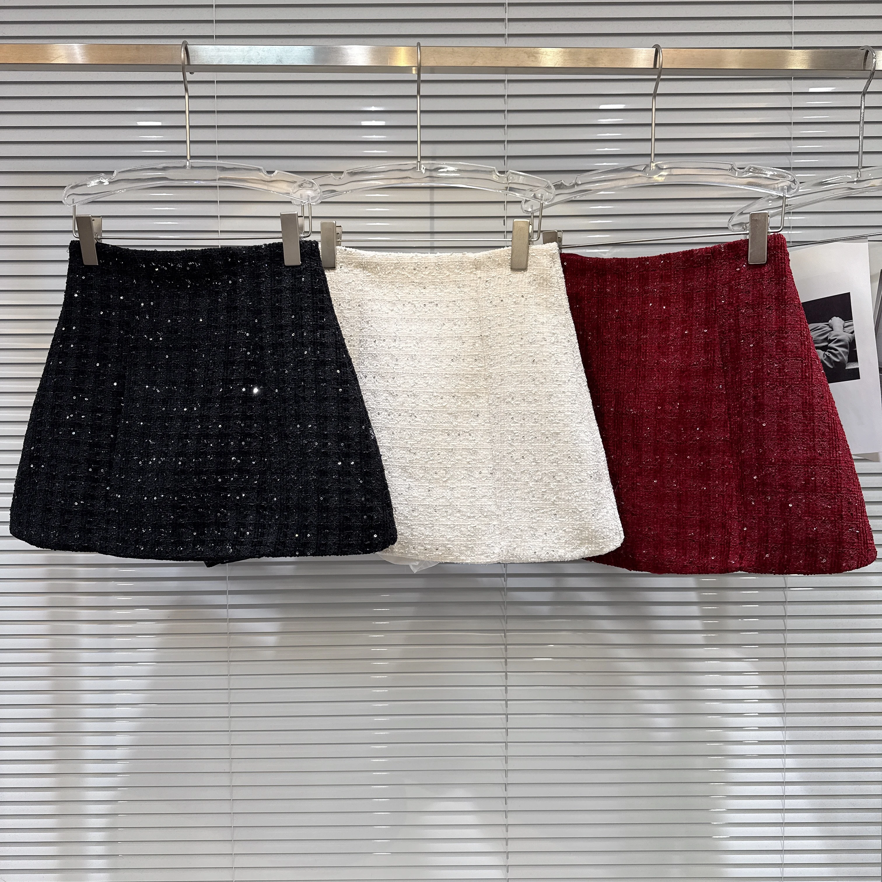 2025, Winter-Neuer Stil, Tweed-Anti-Exposition-Kurzrock, A-Linie, hohe Taille, figurbetonter Röcke für Damen und Herren