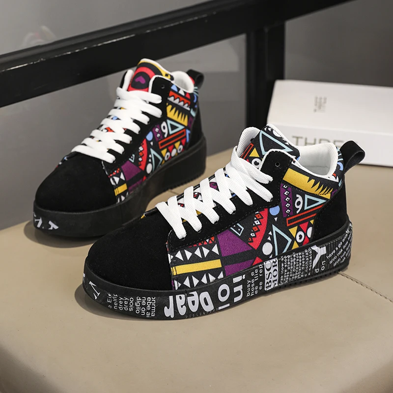 

Fashion Skateboard Shoes for Men Women Casual Canvas Sneakers Breathable Walking Shoes Graffiti Print Running Sports Shoes