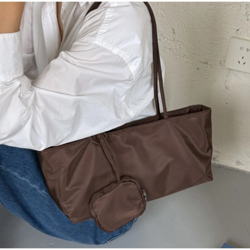 Minimalistische Nylon-Umhängetasche mit passender Handtasche, leichte, vielseitige Damen-Unterarmtasche, einfarbige Alltagstasche – Detail 18
