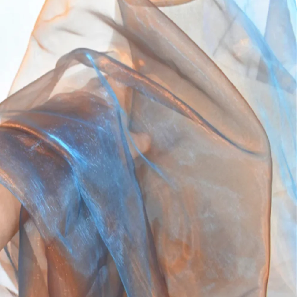 

Золотисто-синяя переливающаяся органза, ткань ручной работы, кружевная вуаль, прозрачная дизайнерская ткань для пошива одежды и платьев своими руками