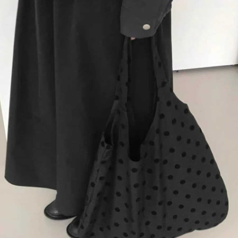 

Street Japanese Retro Cute Polka Dot Versatile Large Capacity Dot Shoulder Handbag