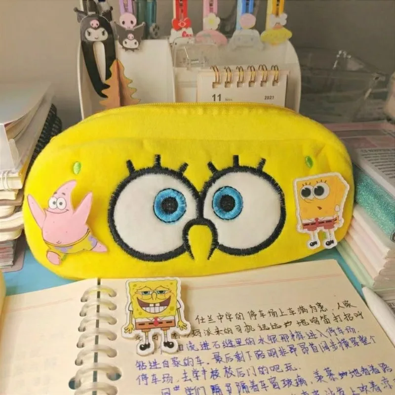 SpongeBob Federmäppchen, Cartoon-Plüsch-Stiftetui, Aufbewahrungstasche für Schreibwaren, für Jungen und Mädchen, niedliches besticktes Federmäppchen, Geschenke für Schüler – Detail 3