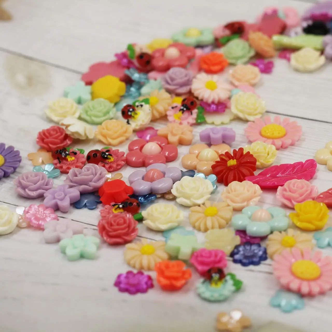 200PCS Flatback Resin Multi-shape Flowers Charm Cameos Cabochon Mix 10-30mm DIY Handicrafts Decoration Jewelry Accessories