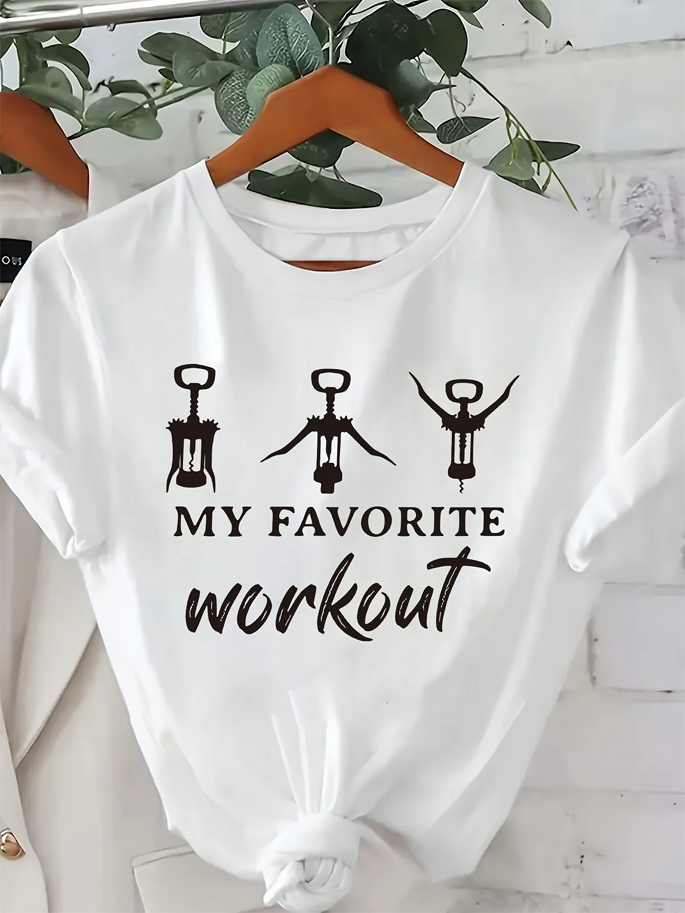 T-shirt da donna con stampa grafica "My Favorite Workout" per degustazione del vino, girocollo casual a maniche corte, tessuto semitrasparente traspirante