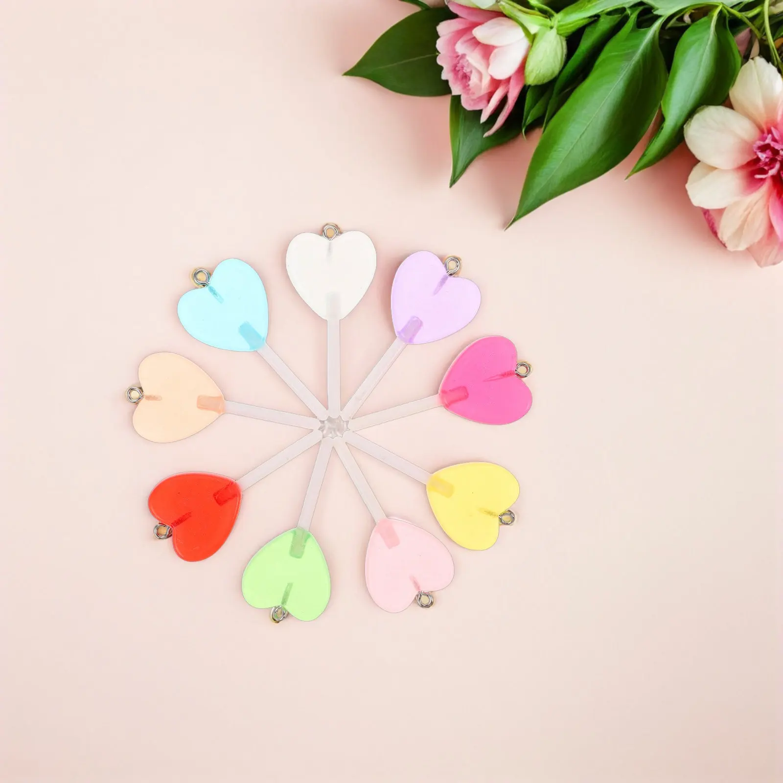 

40 шт. имитированных конфетных подвесок из смолы в форме леденцов - яркие подвески в форме сердца для изготовления украшений, брелоков и поделок своими руками