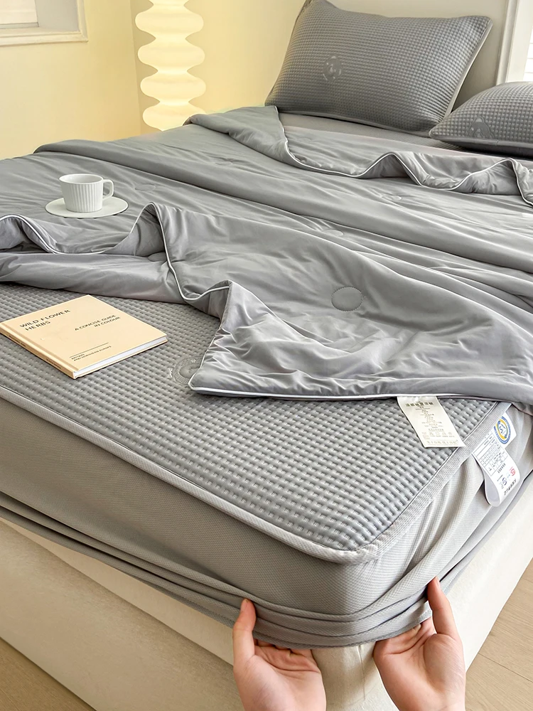 

Summer Ice Silk Four-Piece Bedding Set Matress Protector Bean Bean Bedding High Density Active Printing Ice Silk Fabric