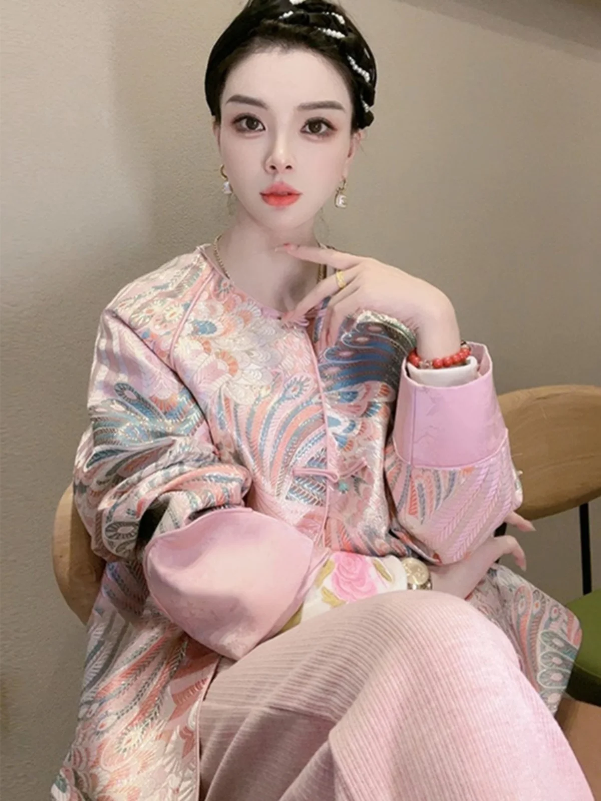 

Женский популярный топ, красивое розовое пальто, кардиган с круглым вырезом, винтажный кардиган на пуговицах с круглым вырезом, топ с вышивкой в китайском стиле