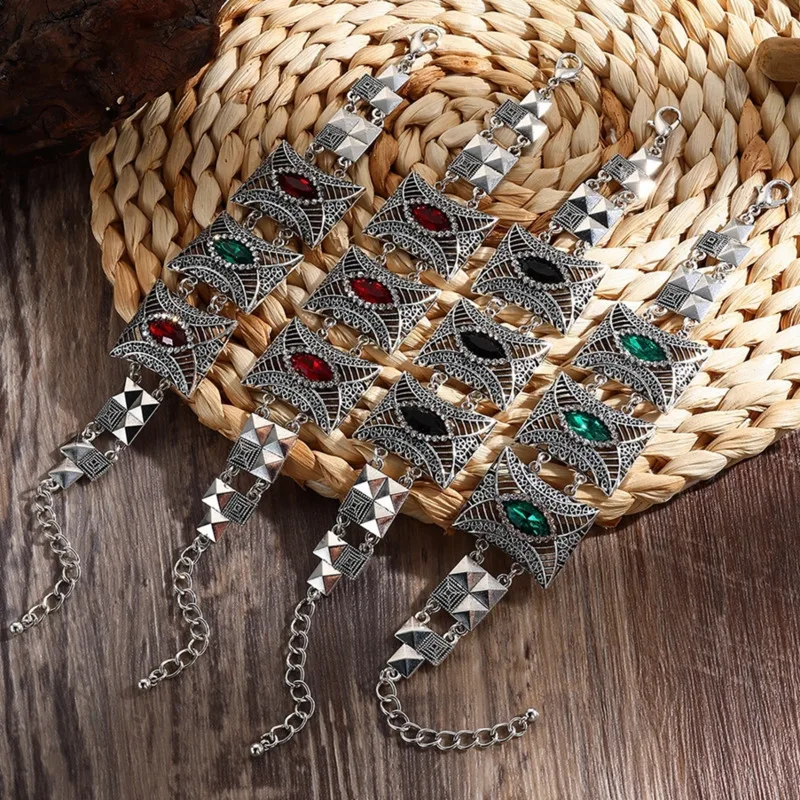 Nepalese Ethnic Style Retro Antique Silver Color Alloy Hollow Rhinestone Crystal Gems Bracelet For Women Daily Wear Accessories