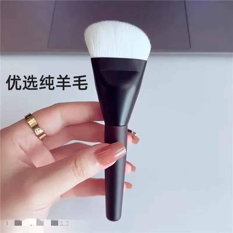 large Goat Hair Contour Brush Angled Makeup Brushes Countouring Brush Super Soft Highlight Brush Animal Hair Makeup Beauty Tools