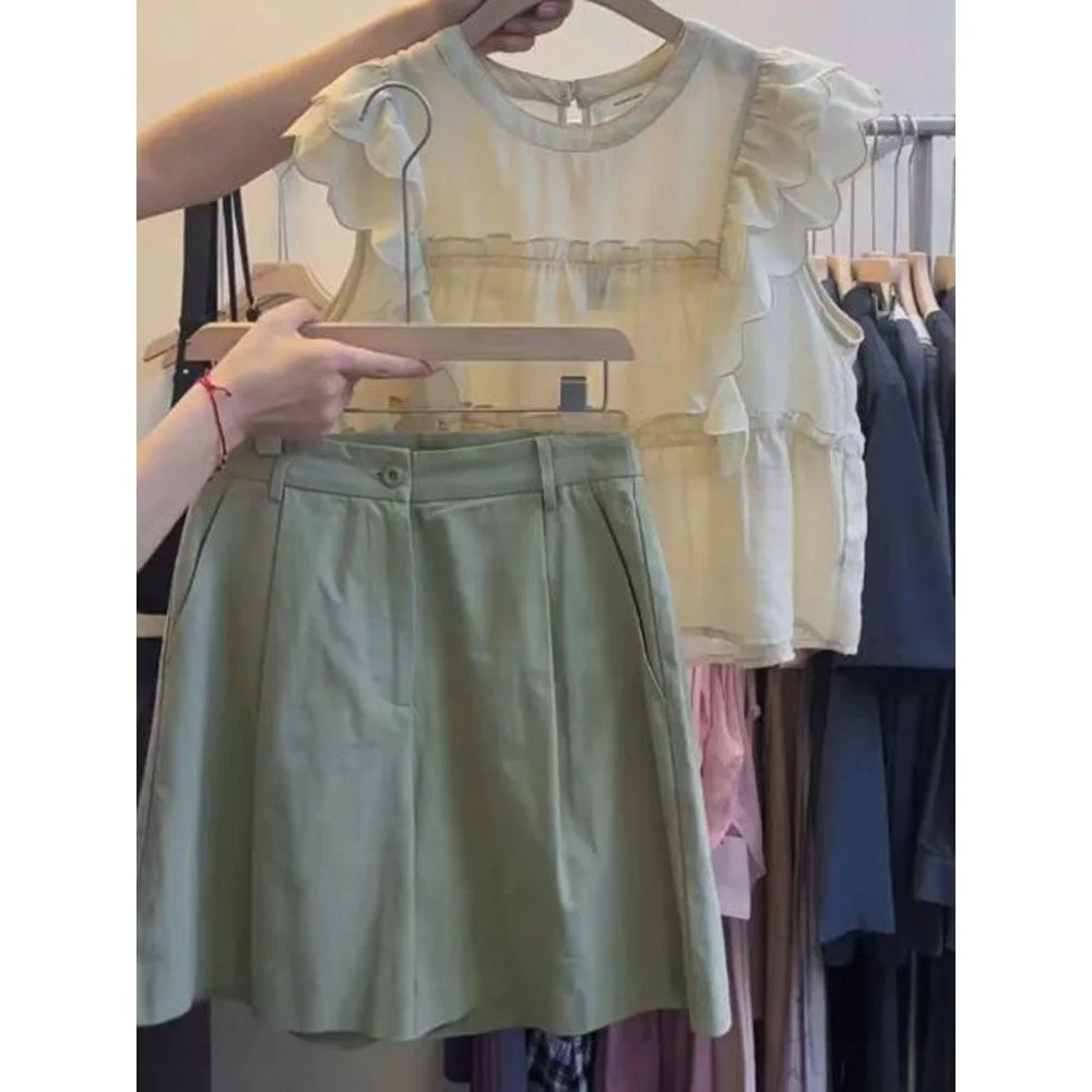 

Повседневный летний комплект для женщин 2025: корейская версия, кружевная отделка, шорты-брюки, комплект из двух предметов, нежный стиль