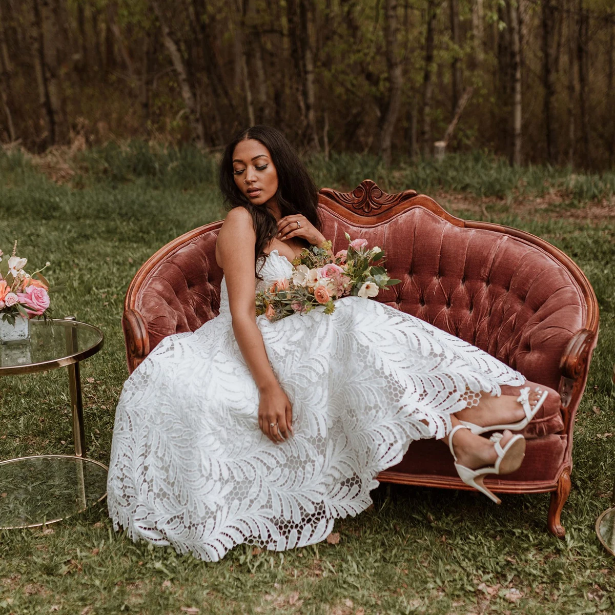 Vestido de novia bohemio sin tirantes hasta el té, vestido de novia de encaje con hojas, corte personalizado en forma de corazón para jardín, vestidos de novia románticos totalmente forrados