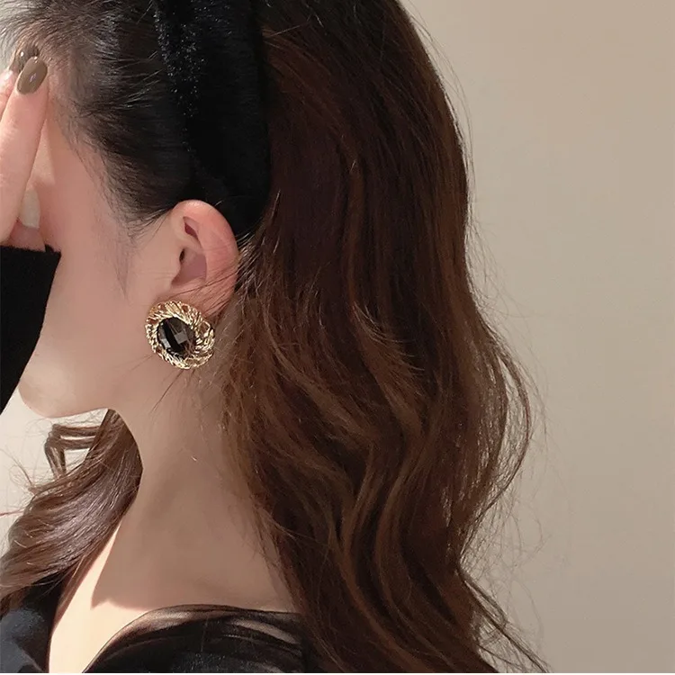 Korean Style Zircon Black Resin round Ear Studs for Women Elegant Luxury Geometric Earrings Fashion Trends Jewelry Gifts