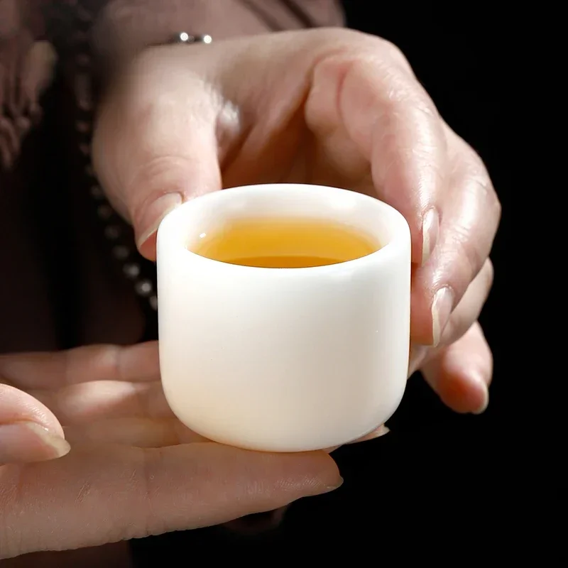 

Dehua white porcelain small finger cup lanolin jade porcelain tea cup personal single cup business gift