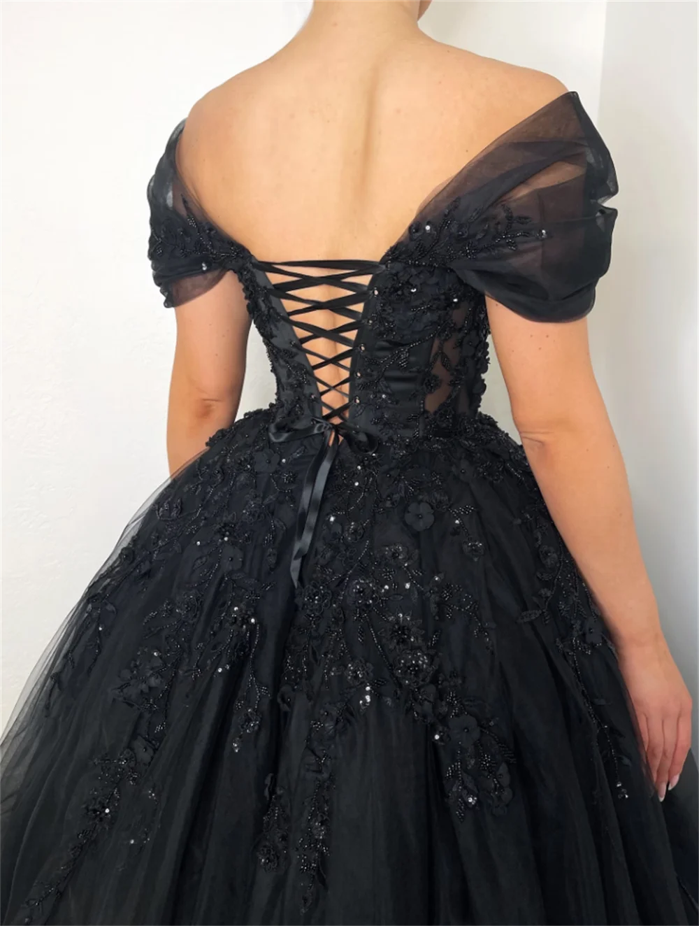 Annie Abiti da ballo neri Ricami Abiti da ballo a forma di A Abiti da festa di laurea principessa in tulle con spalle scoperte Personalizzati