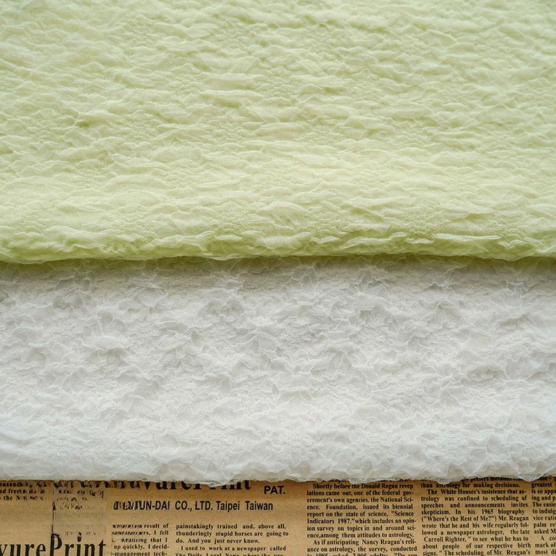 

Сплошной цвет с цветочным принтом в виде букета, прозрачная мягкая текстурированная ткань, весна-лето, минималистичный пастельный стиль, 3D текстурированный материал платья