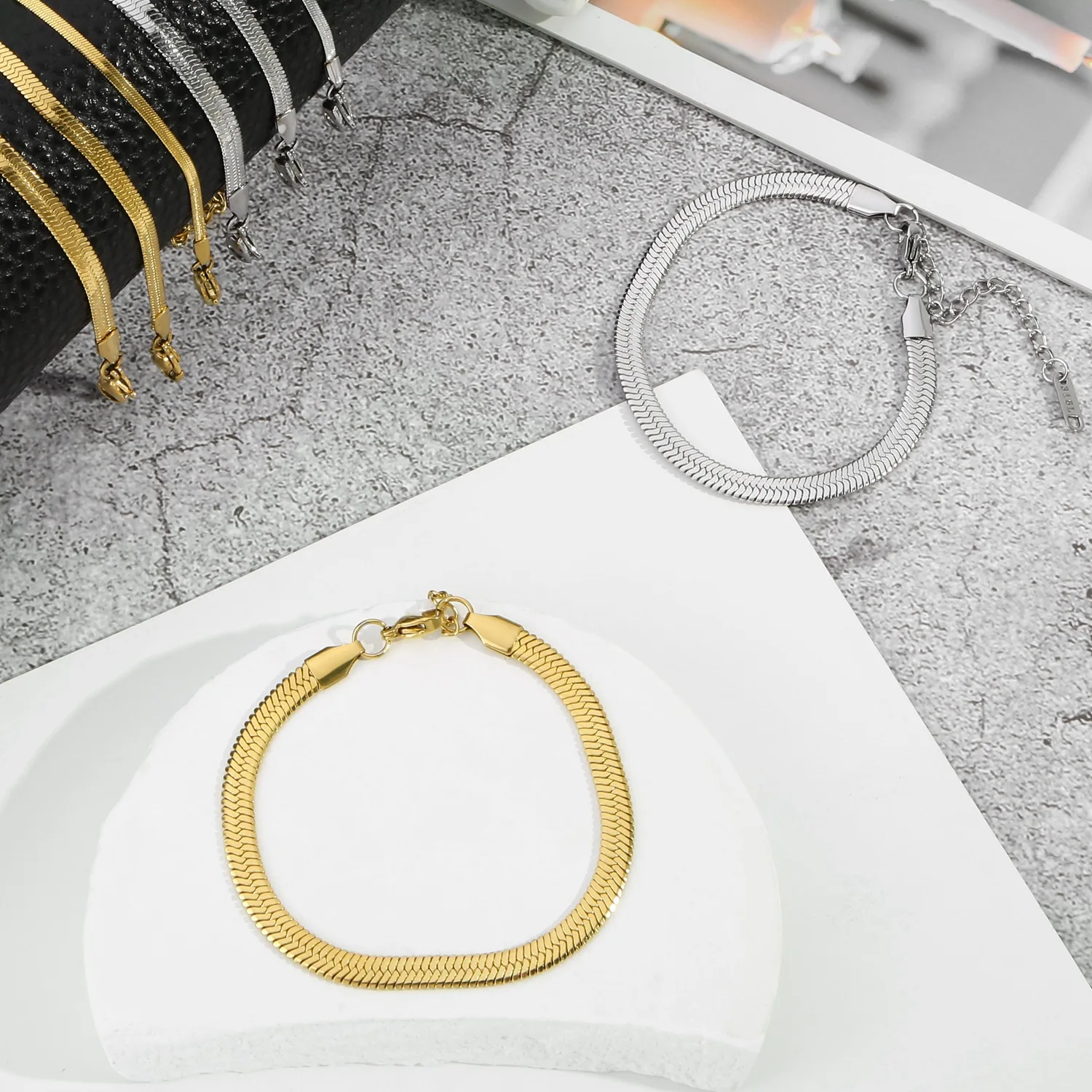 2-5 mm Edelstahl-Kettenarmband für Damen und Herren, goldfarben, Schlangenkette, mit verlängerter Kette, wasserdicht, Party-Schmuck – Detail 4