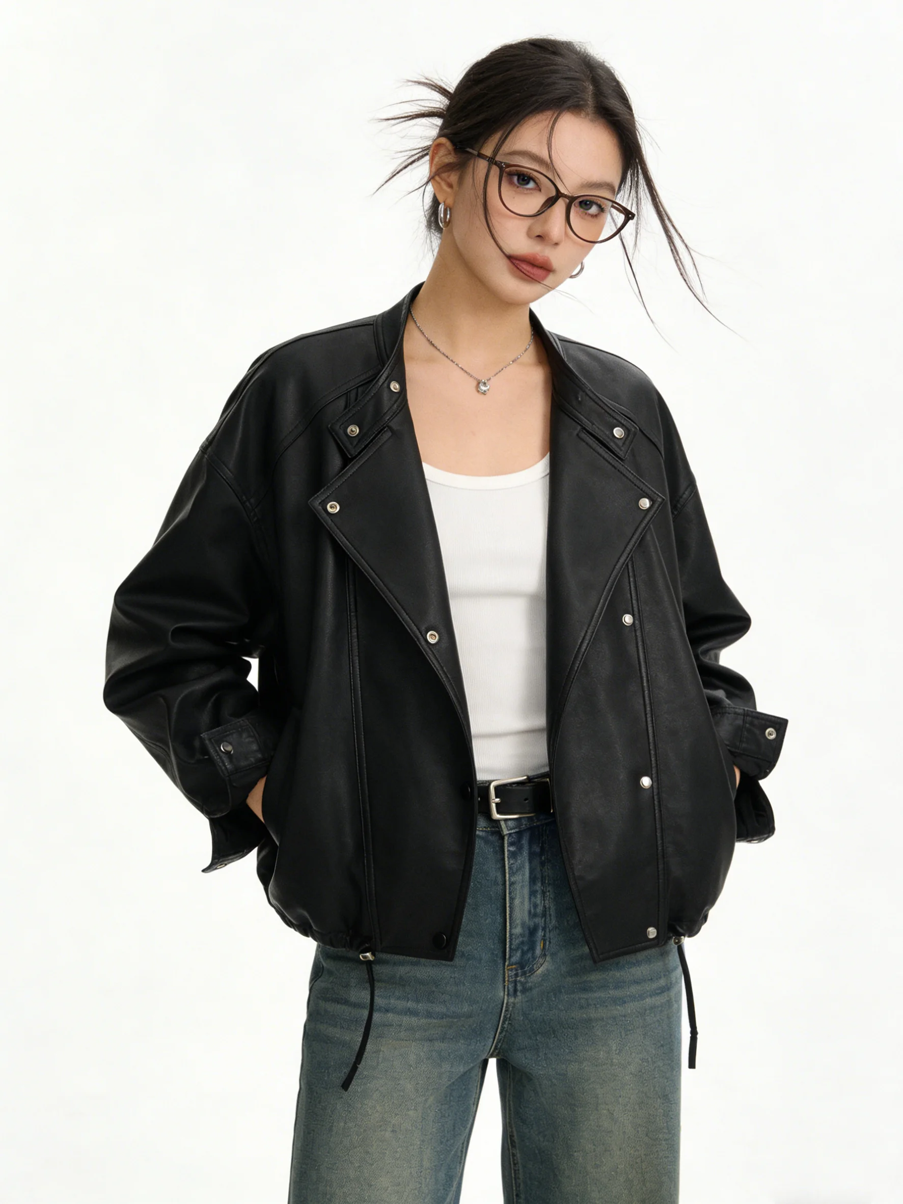 

Черная короткая кожаная куртка с воротником-стойкой и молнией по бокам, в ретро-стиле, универсальная, в корейском стиле, для повседневной носки, свободного кроя, молодежная.