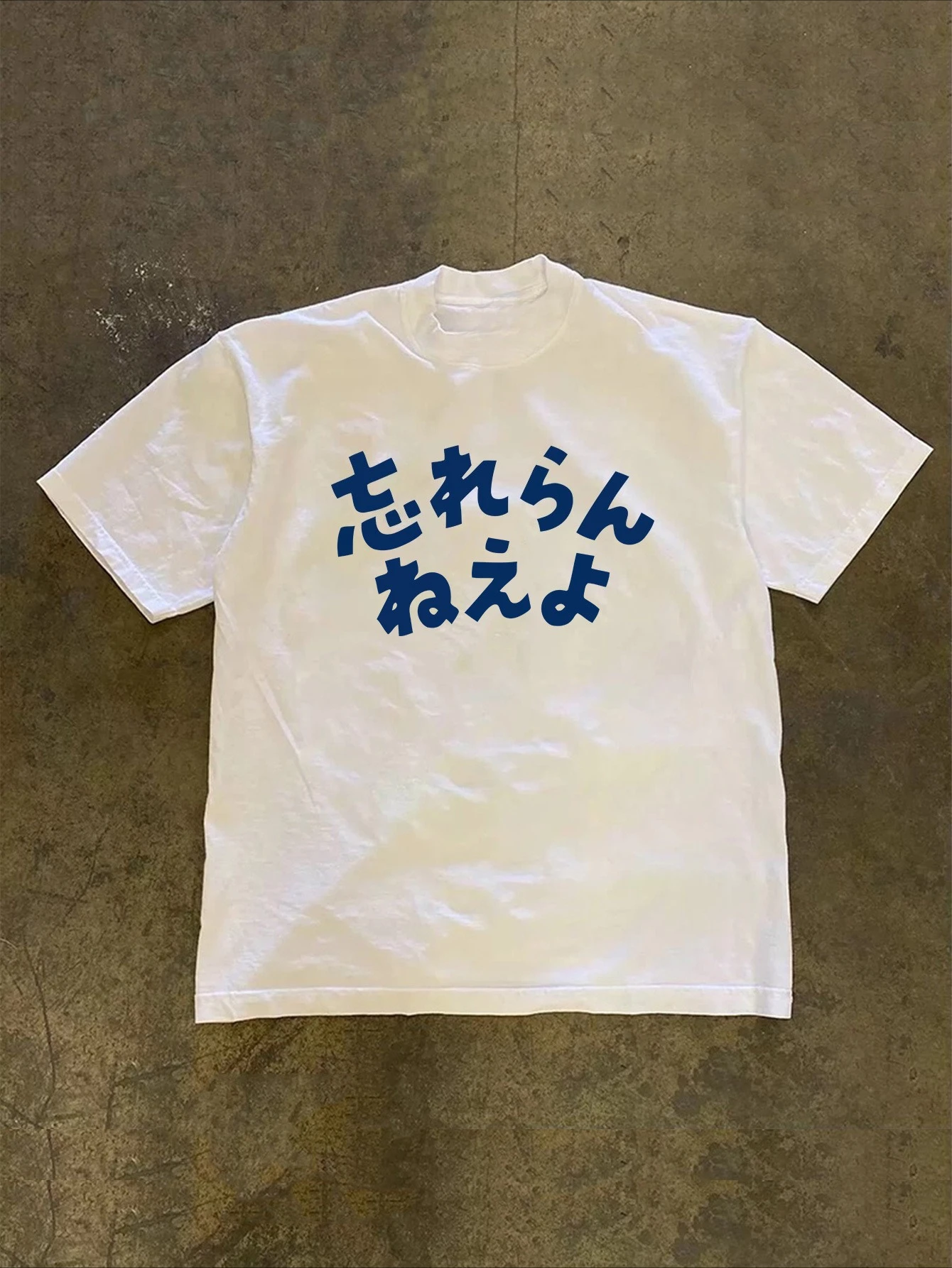 Camiseta Oversized com Estampa de Texto Japonês 'Wasureranneyo' Verão 2026, Camiseta Retrô Casual Streetwear de Manga Curta para Homens e Mulheres