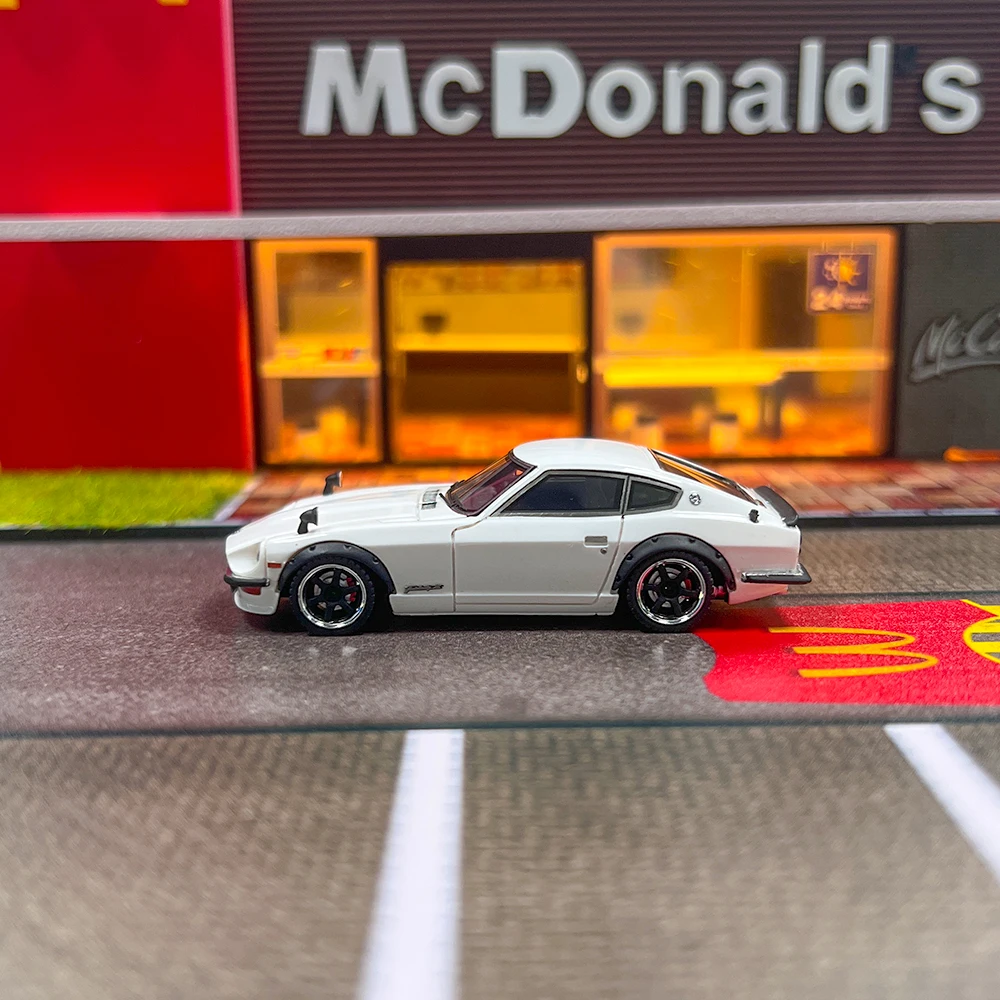 Modello di accensione 1/64 in resina per Nissan Fairlady Z (S30)
