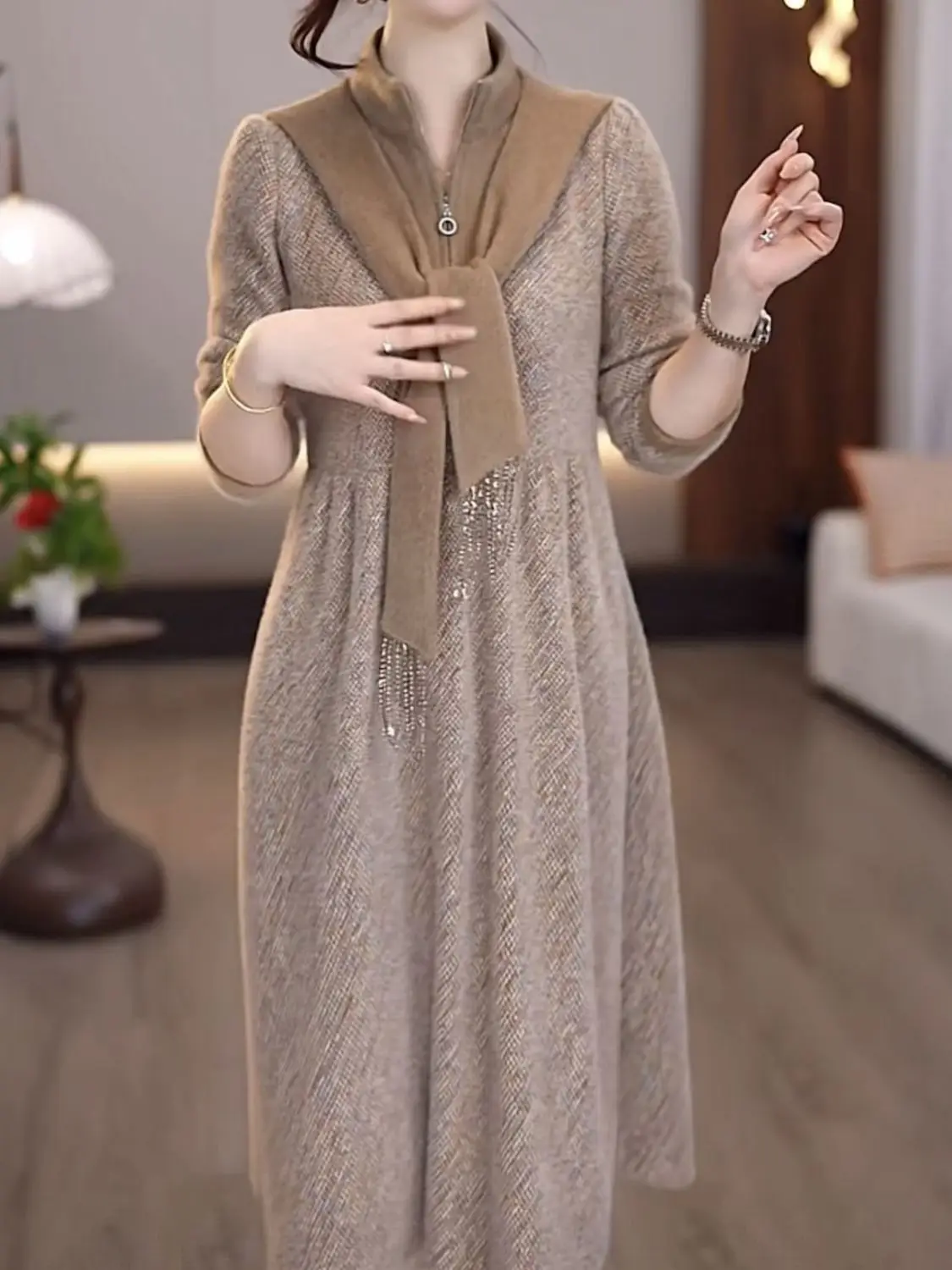 エレガントなママ秋冬ドレスファッショナブルなフード付きスカーフ襟取り外し可能な痩身ミディドレス婦人服カジュアルルーズフィット