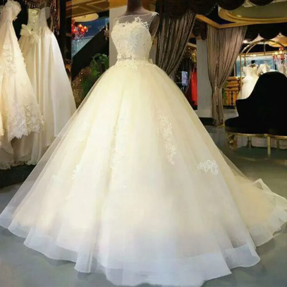 

2025 Sleeveless Tulle Wedding Dresses Elegnad Bridal Gowns Illusion Beautiful A-Line Neckline Appliques Custom Made Court Train