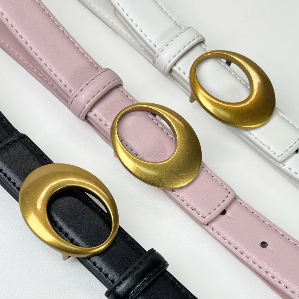 حزام نسائي على الوجهين ويمكن تبديلها ليلا ونهارا كما هو مطلوب