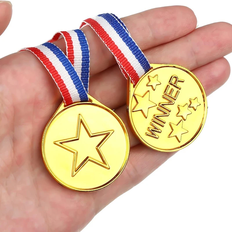 Paquete de 30 medallas de plástico dorado para niños, premios perfectos para deportes, competición y favores de fiesta