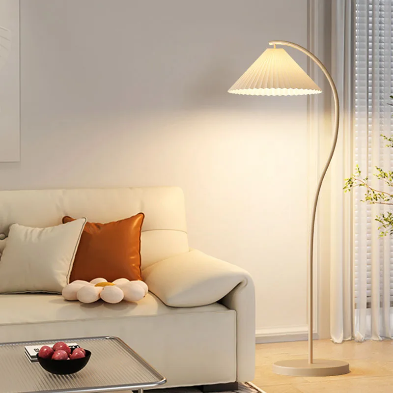 Living Room Warm Lighting Floor Lamp Modern Curved Minimalist European Floor Lamp Cute Aesthetic Lampada Da Terra Decorations