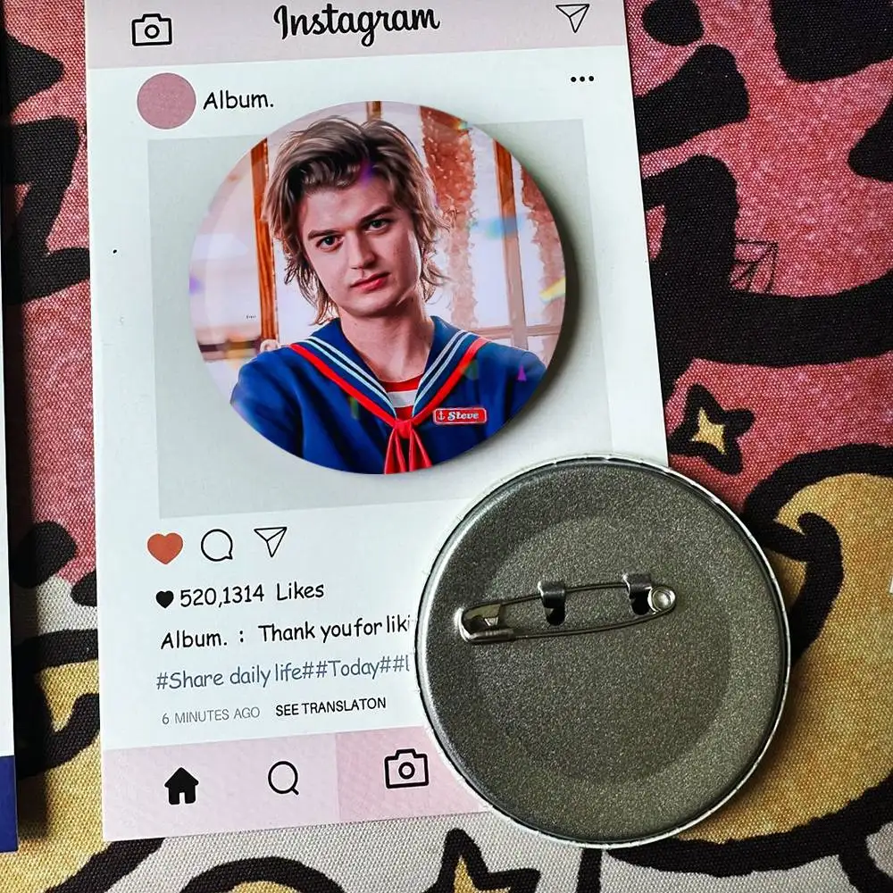 Actor Joe cool Keery Badge 25 32 44 58 75 mm Round Fans Collect Friends Gifts Brooch Souvenir