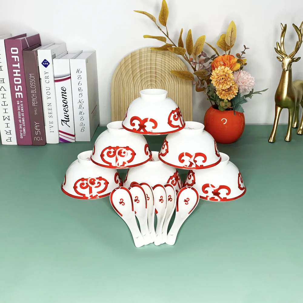 

Набор керамических кофейных чашек и тарелок для домашнего использования, идеально подходящий для ежедневной сервировки кофе и обеденной посуды