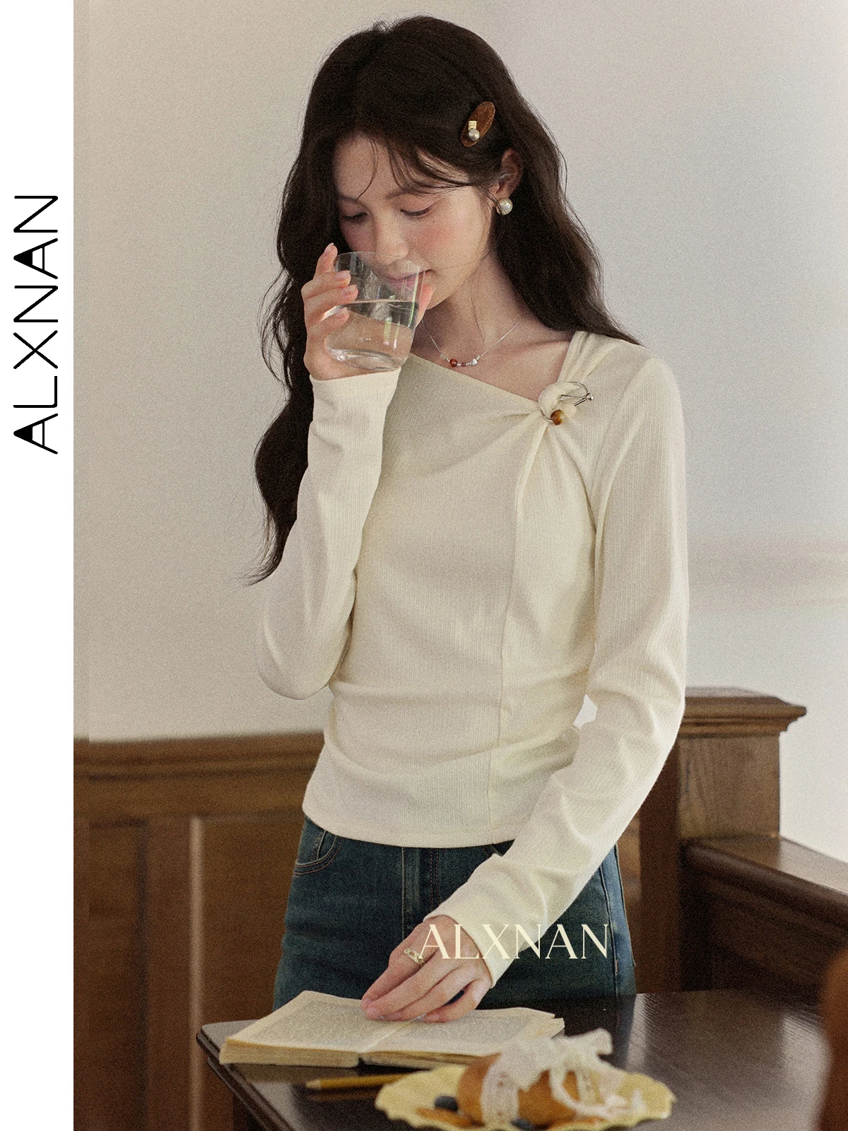 

ALXNAN Women's T-shirt Apricot Long Sleeve Irregular Neckline Tees 2025 Autumn Elegant Inclined Shoulder Office Lady Tops L56919