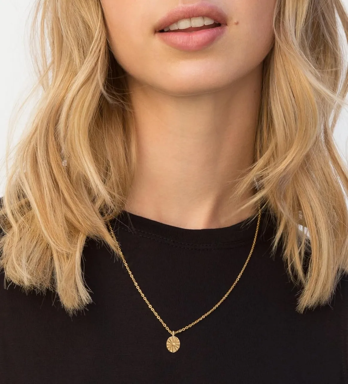 Women's Titanium Steel Sun Totem Necklace Minimalist Circular Disk Pendant Clavicle Chain French INS Style Exquisite Jewelry