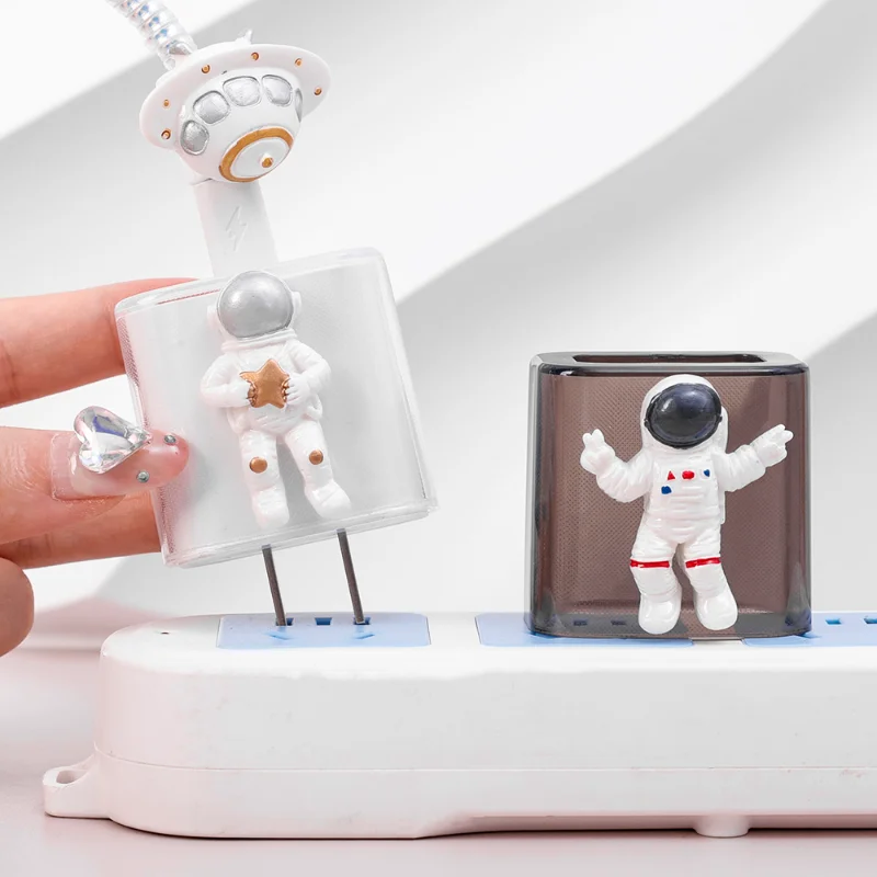 Spiral Data Cable Protector Cute Astronaut Charger Wire Saver Mobile Phone 18W/20W Power Adapter Case Cover for Iphone 14 13 12