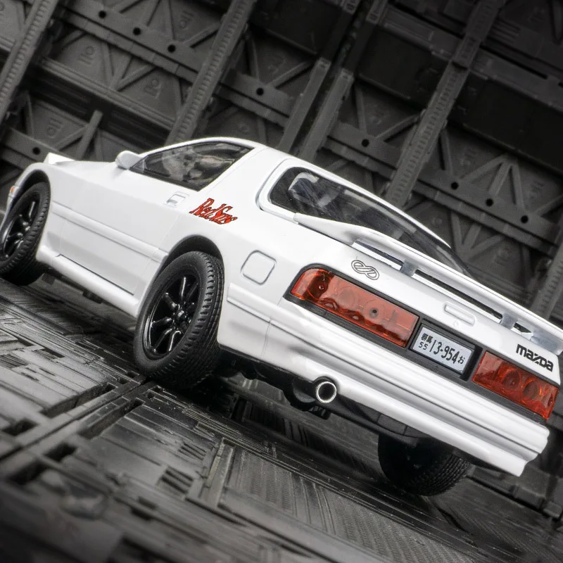 Colección de adornos de modelo de coche de aleación Mazda RX7 1:24, puertas y capó de motor, el maletero se puede abrir para juguetes para niños